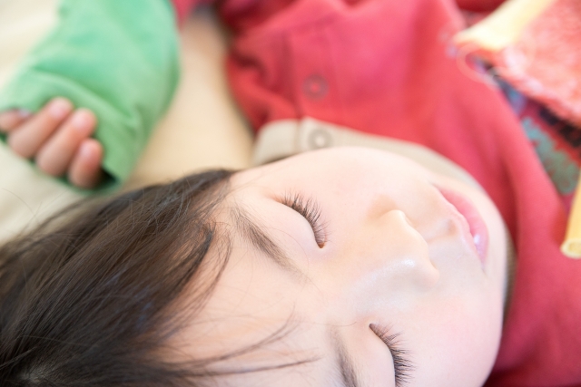 幼稚園児と保育園児の寝る時間と起きる時間