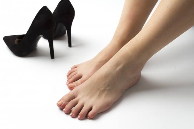 ヒール靴を履かない女性の4割超が「本当は履きたい」