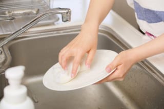 食器用洗剤の一番人気は僅差を制し「除菌ジョイコンパクト」