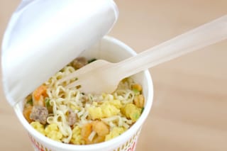 オフィスの昼食にカップ麺はあり？