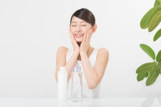 化粧水を使っている女性の約4割は、お気に入りを探していろいろお試し中